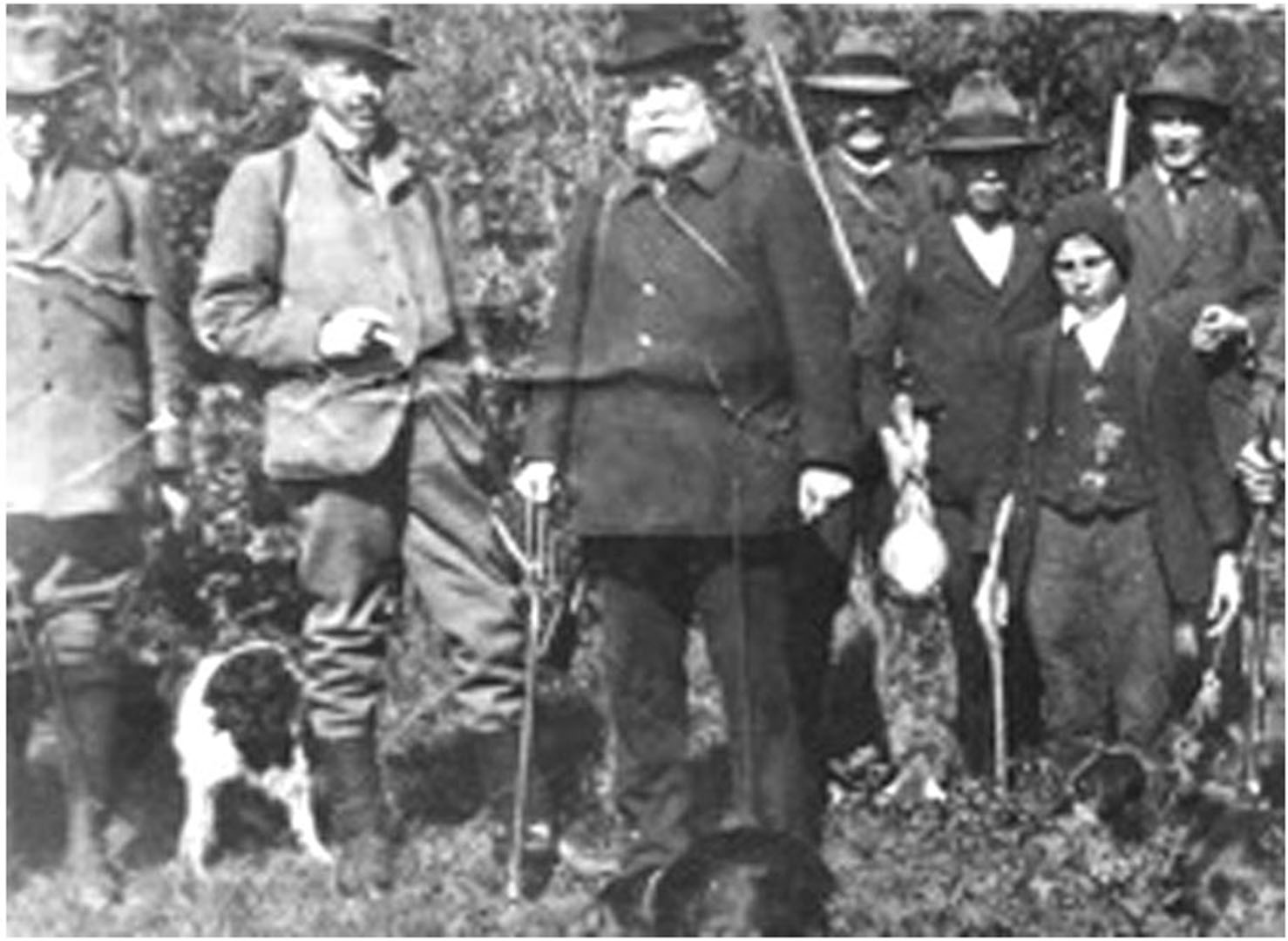 Hans Fleiner avec ses partenaires de chasse 